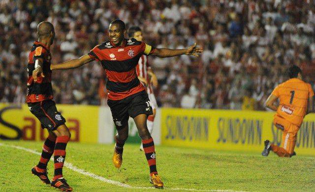 Meia ignora o fim do risco de rebaixamento e quer que time termine o campeonato na melhor posição possível