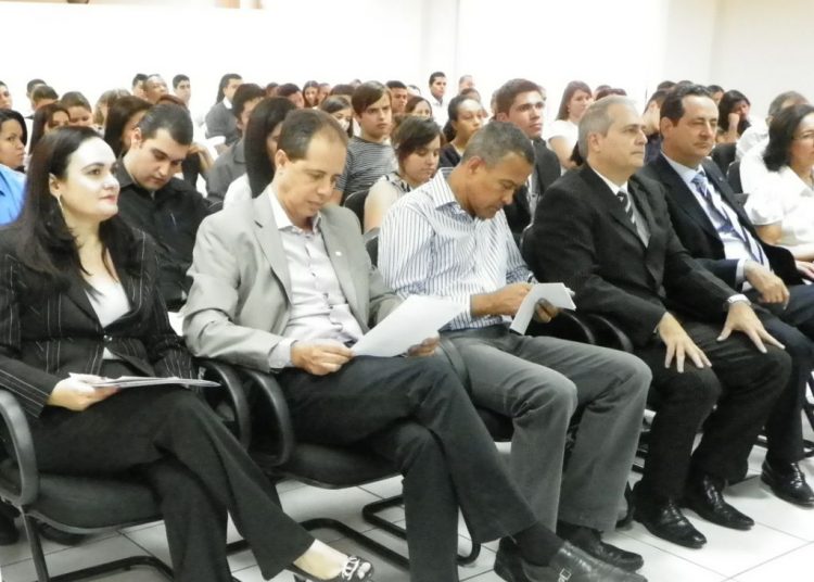 A secretária executiva do Sindilojas, Luciana Delfino; presidente do Sindicato, José Carlos Palma Ribeiro; juntamente com o vice-presidente, Ruimá Dionísio e o diretor da entidade, Francisco Capel, acompanharam a apresentação do projeto