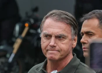 Decisão de Alexandre de Moraes manda Bolsonaro cumprir pena em regime fechado