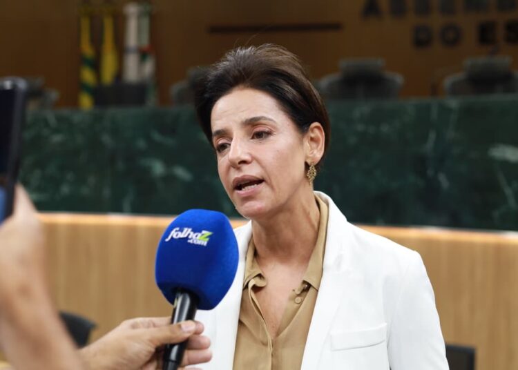 Ana Paula Rezende confirma candidatura para 2026