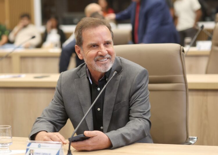 O caminho de Edinho para 2026: nova sigla, menos concorrência e apoio de Daniel