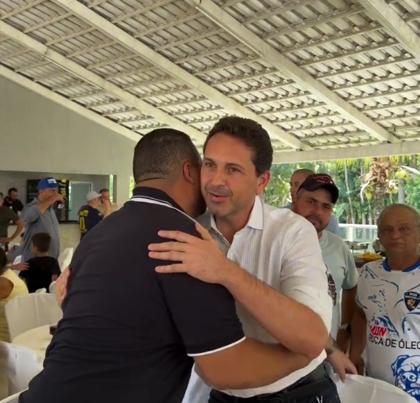 Entre churrasco e discursos, confraternização política revela bastidores em Aparecida