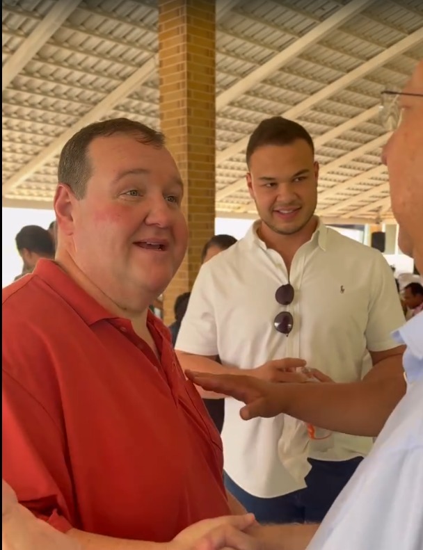 Entre churrasco e discursos, confraternização política revela bastidores em Aparecida