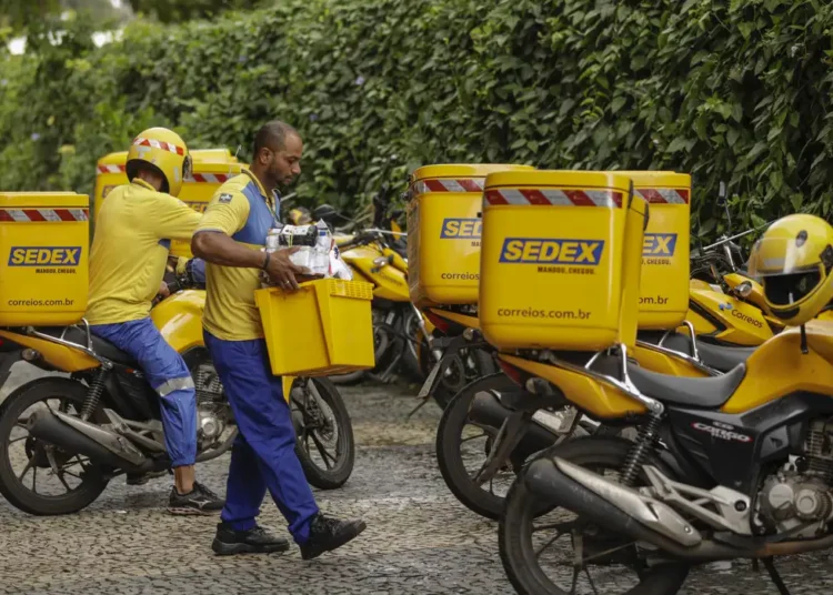 Em crise, Correios anunciam fechamento de agências e demissões voluntárias