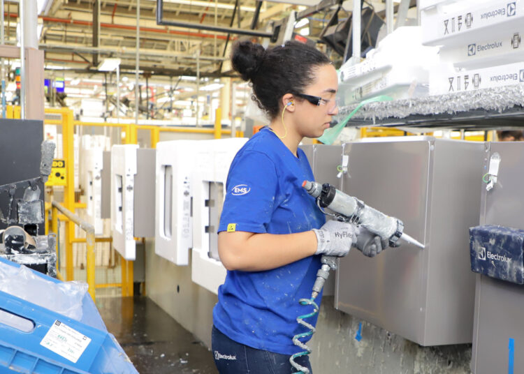 Aparecida abre 1,8 mil vagas de emprego; inscreva-se sem sair de casa