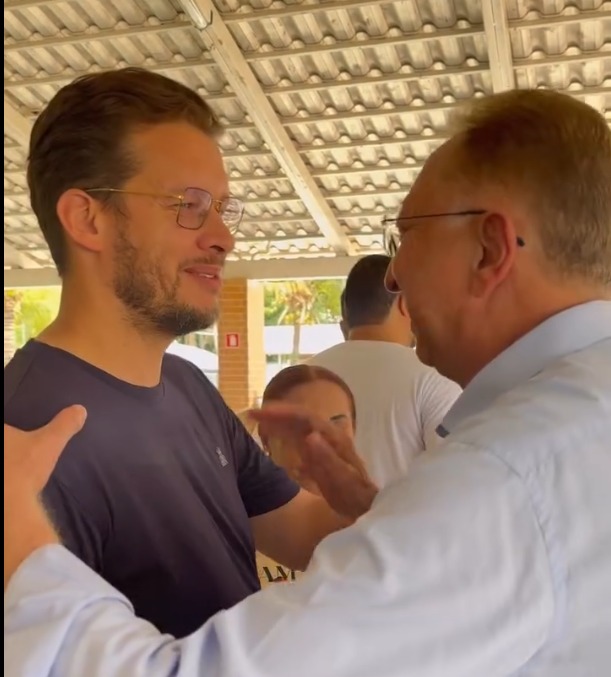 Entre churrasco e discursos, confraternização política revela bastidores em Aparecida