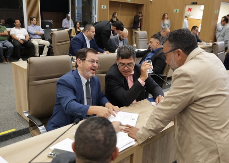 Vereadores aprovam ITU progressivo e endurecem regra para calçadas em Aparecida