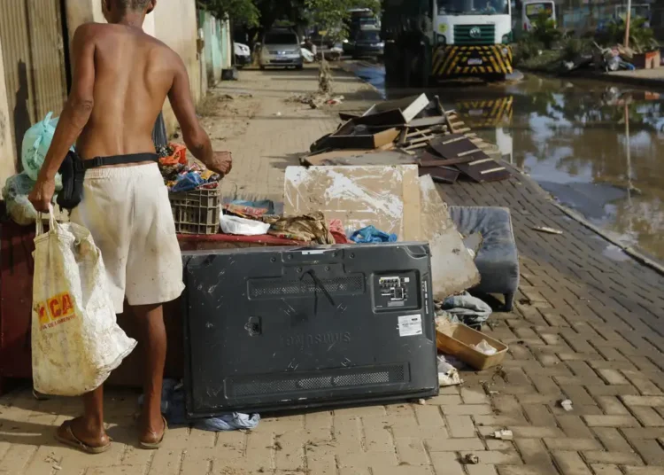 Multa calçada suja Aparecida de Goiânia