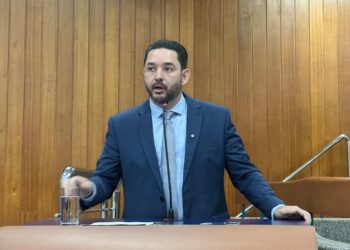 Thialu Guiotti explica redação aprovada para revogar Taxa do Lixo