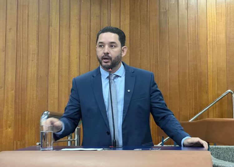 Thialu Guiotti explica redação aprovada para revogar Taxa do Lixo