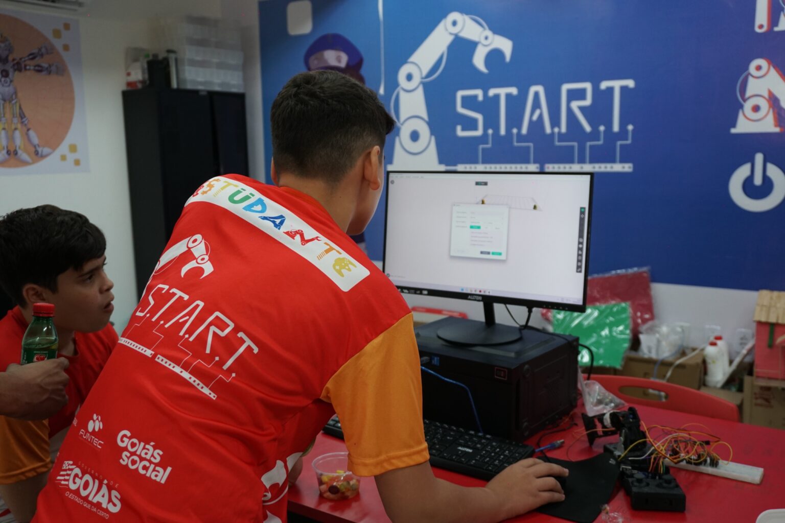 Curso gratuito de robótica em Goiânia