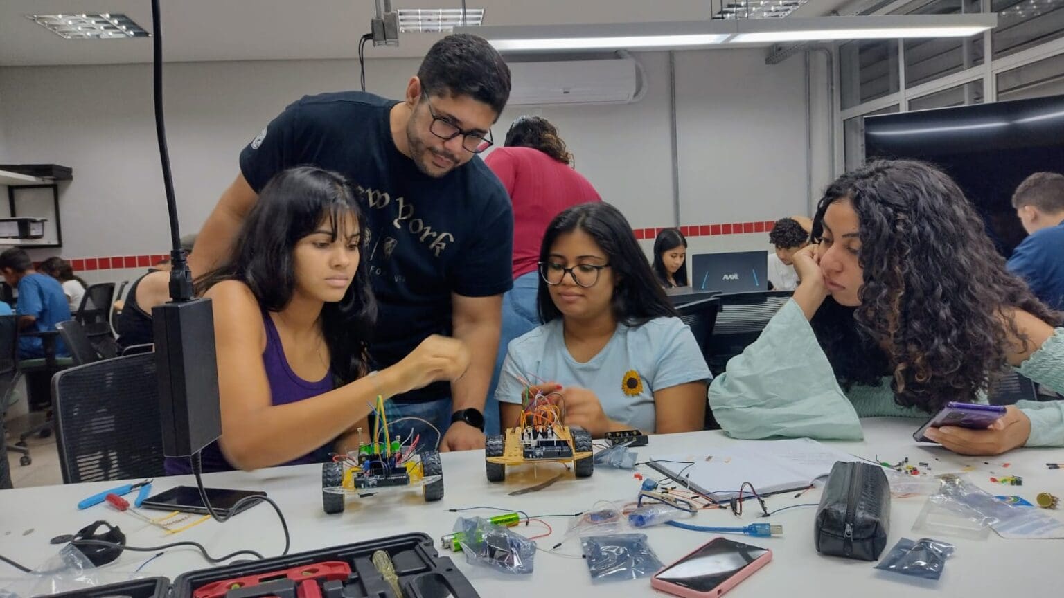 Curso gratuito de robótica em Goiânia 