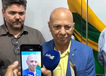 Professor Alcides no PL