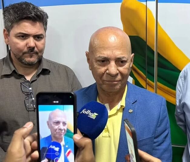 Professor Alcides no PL