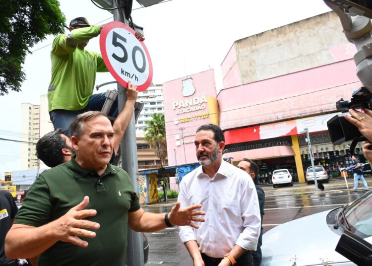 Prefeito Sandro Mabel ao lado de Tarcísio | Foto: Divulgação