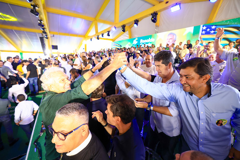 Caiado eleger 17 federais pela base