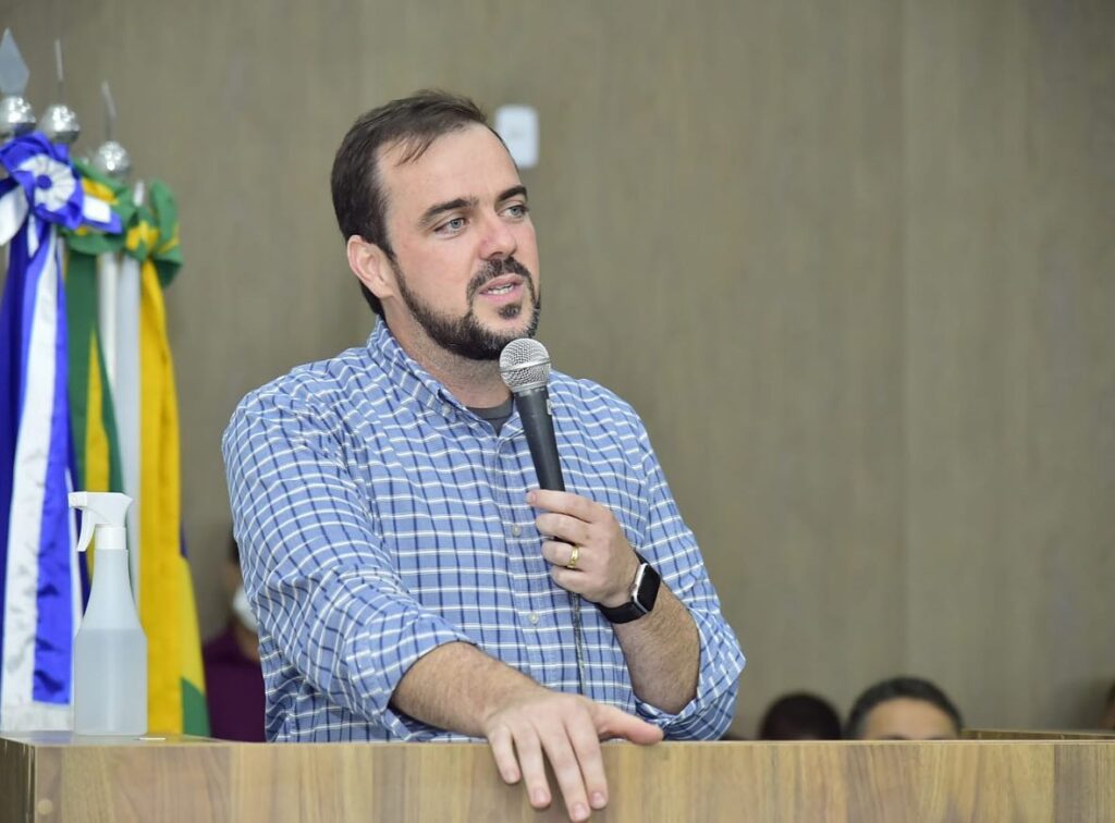 Mendanha muda estratégia após Vanderlan e Zacharias receberem aval palaciano