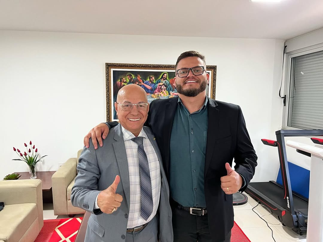 Professor Alcides Assessor candidato