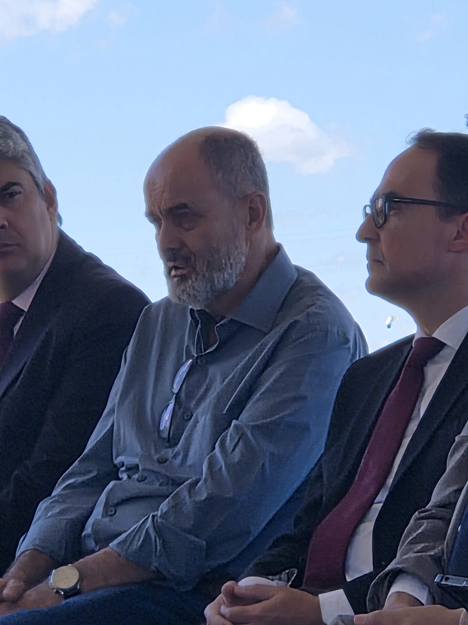 Retratos de um homem despedaçado Dione Araújo Itumbiara 