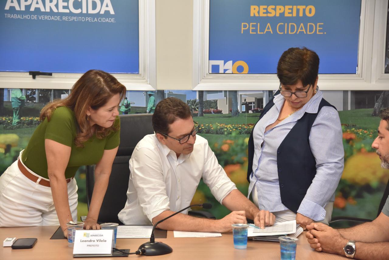 Aparecida de Goiânia anuncia pagamento de progressões para 3,3 mil servidores da Educação