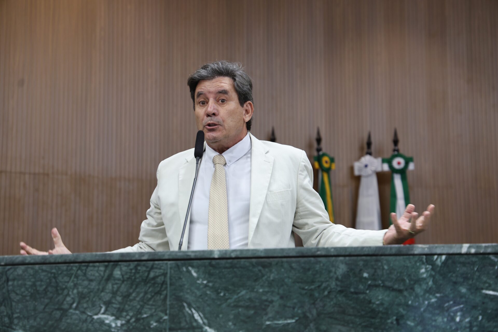 Vídeo: Clécio diz que é pré-candidato a prefeito para “tirar" Mabel da Prefeitura de Goiânia