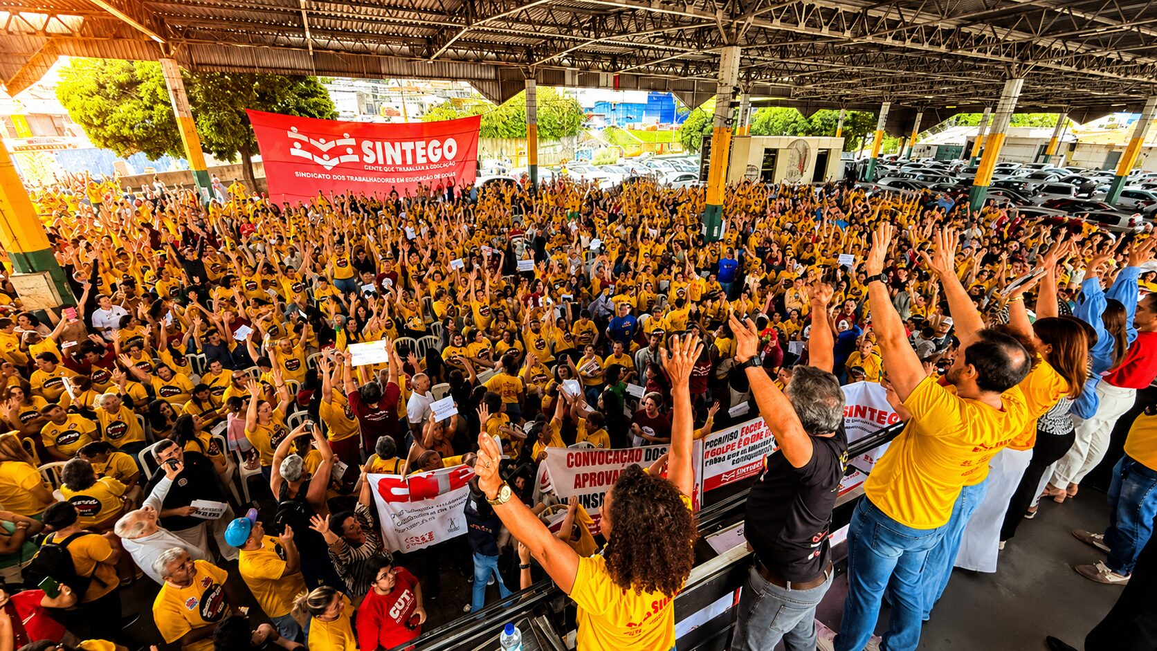 Após acordo na Justiça, servidores da Educação suspendem greve em Goiânia