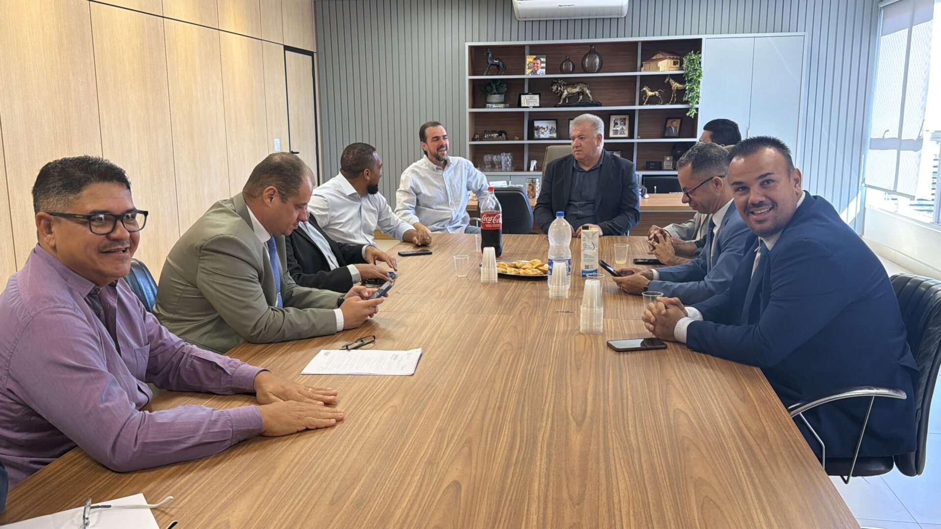 Gustavo visita Câmara de Aparecida, nega “racha” com Leandro e busca apoio na corrida pela vice