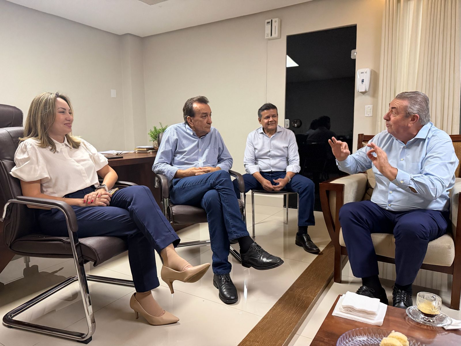 Com apoio de Tatá e Camila, Zé Mário avança em Aparecida, principal base de Mendanha