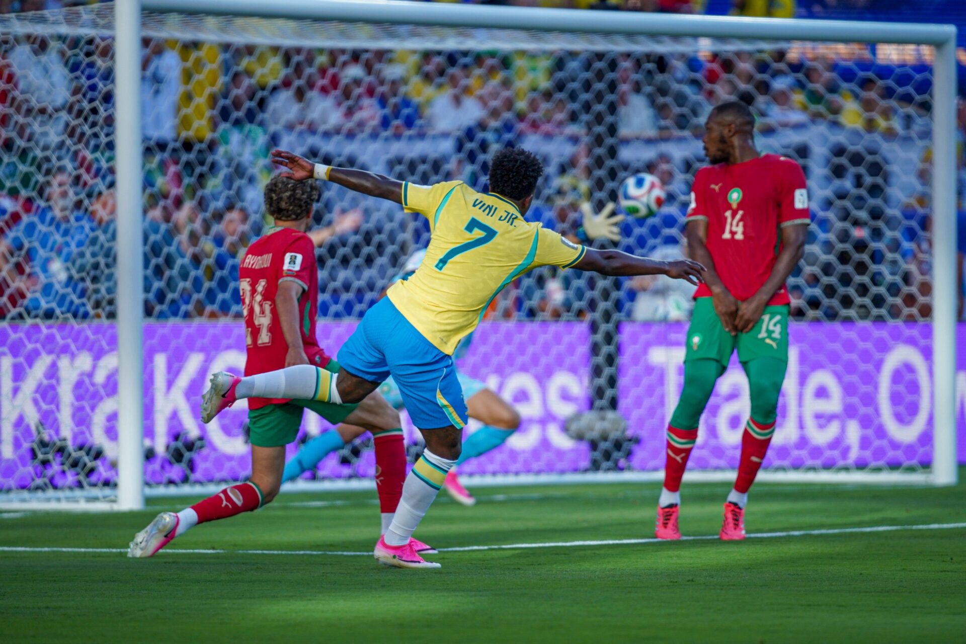Servidores estaduais terão expediente reduzido em dias de jogos do Brasil; VEJA os horários das próximas partidas