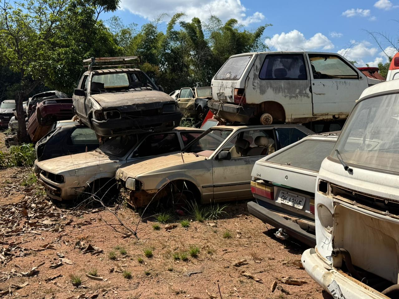 Mabel promete transformar cemitério de carros em complexo esportivo de R$ 30 milhões em Goiânia