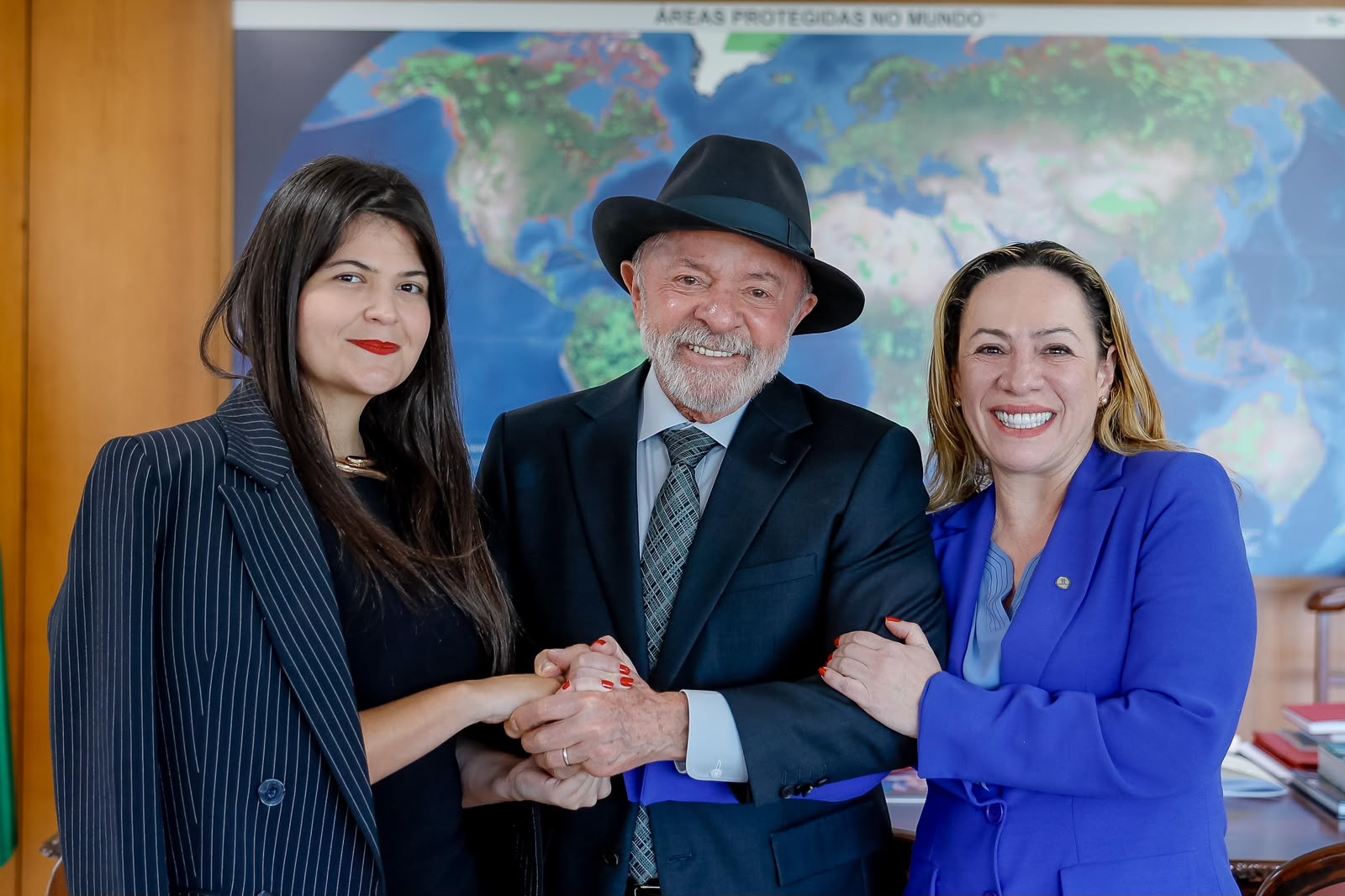 Lula apresenta chapa preferencial para Goiás e deixa decisão nas mãos de Adriana e Aava