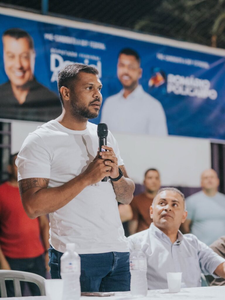 Romário Policarpo durante evento ao lado de Ronilson Reis